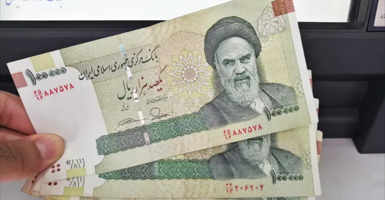 مع تصاعد احتمالية هجوم أميركي.. أسعار الدولار تواصل ارتفاعها الحاد في إيران