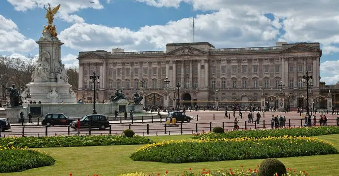 ملك بريطانيا يوافق على فتح وثائق تتعلق بصلات شقيقه بـ"جيفري ابستين"