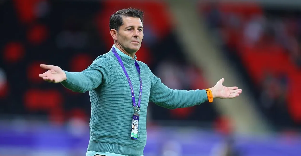 كاساس مدرباً لنادي سنغافوري