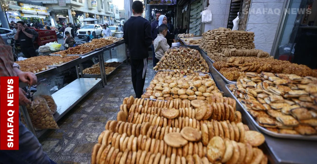 الكعك الرمضاني.. وجبة خفيفة تثير شهية البغداديين (صور)