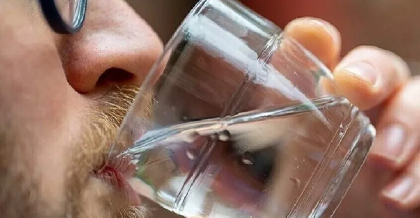 ما العلاقة بين الماء ودماغ الانسان؟