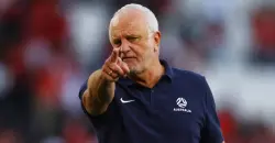 مدرب المنتخب العراقي يكشف سبب تواجده في الإمارات