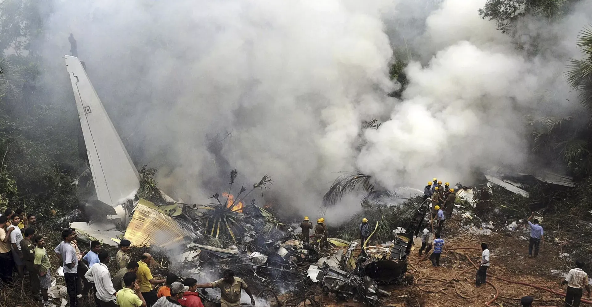 15 قتيلاً إثر تحطم طائرة عسكرية "محملة بالاموال" في بوليفيا (فيديو)