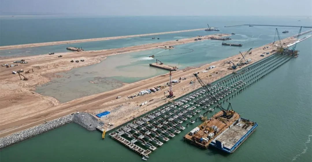 العراق يختنق.. تداعيات مالية خطيرة لإغلاق مضيق هرمز