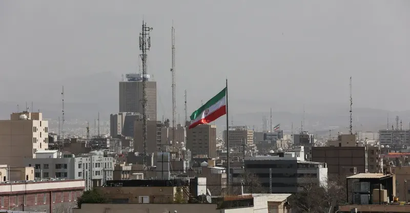 التلفزيون الإيراني يعلن اغتيال ثلاثة مسؤولين عسكريين كبار بينهم وزير الدفاع