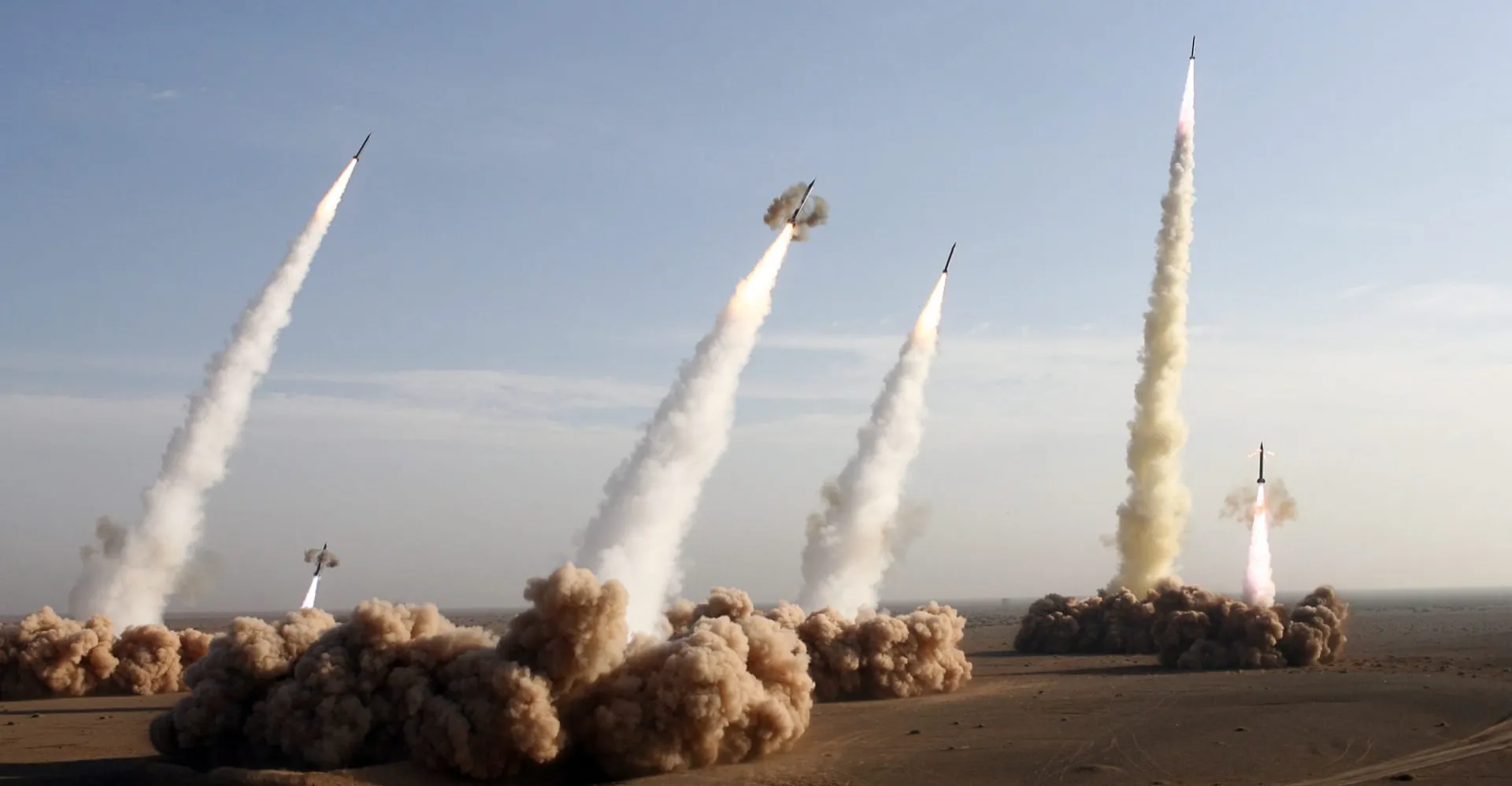 الحرس يعلن موجة هجمات جديدة على قواعد أميركية واسرائيل وسط قصف على إيران