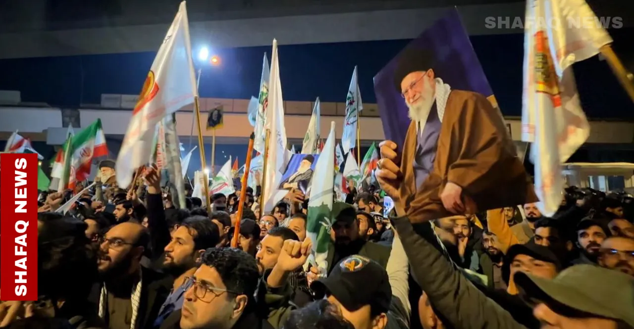 بغداد.. المتظاهرون يتجمعون مجدداً أمام المنطقة الخضراء للوصول إلى السفارة الأميركية