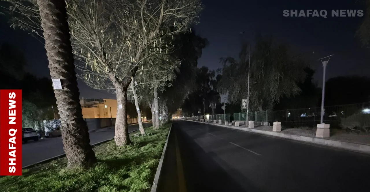 بغداد.. القوات الأمنية تقطع شارع أبو نؤاس لمنع الوصول إلى الجسر المعلق (صور)