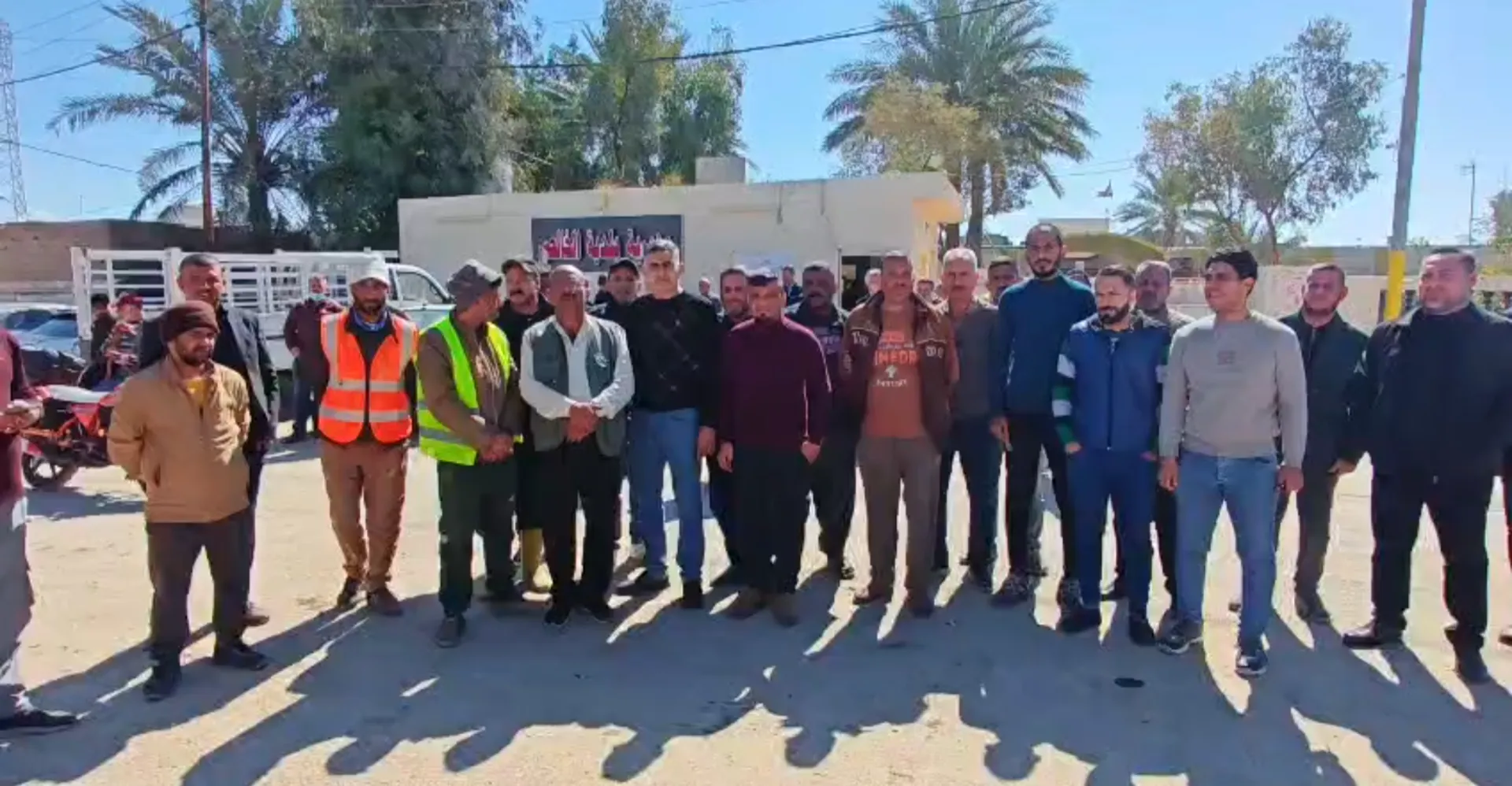 موظفو وعمال النظافة في ديالى يحتجون على استقطاع رواتبهم للشهر الثاني