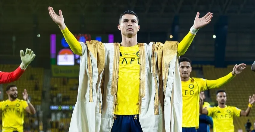 "ليلاً".. طائرة كريستيانو رونالدو تغادر السعودية مع اندلاع الحرب في المنطقة