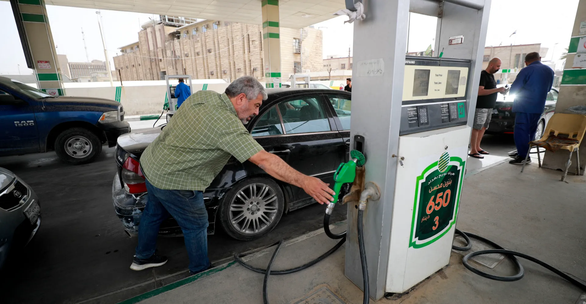 النفط تطمئن العراقيين: لا تأثير لتقليص استخراج الخام على إنتاج المشتقات