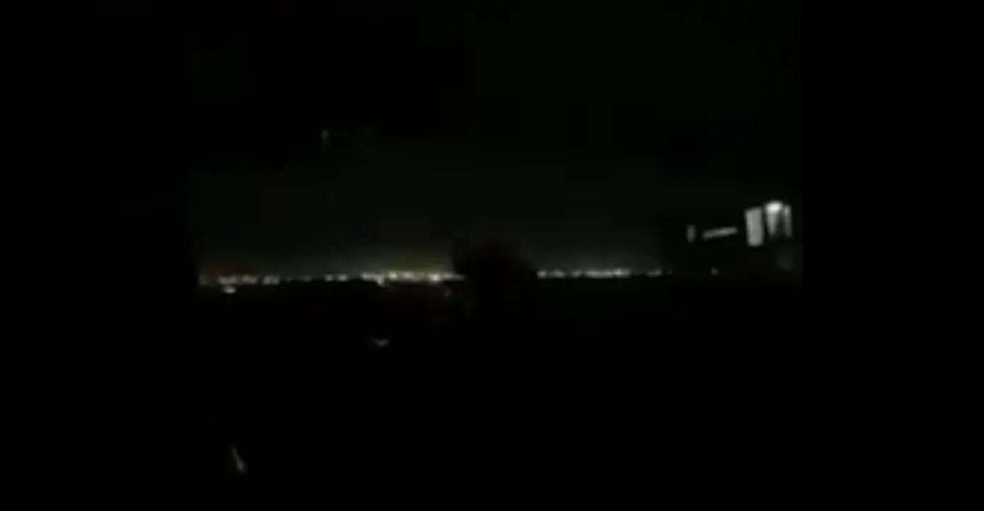 بعد انقطاع تام.. عودة تدريجية للكهرباء بعدد من المحافظات العراقية