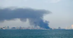 الحرس الثوري يعلن إصابة ناقلة نفط أميركية شمال الخليج واحتراقها