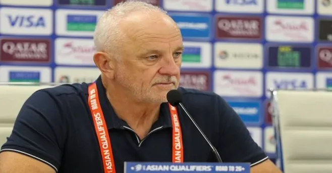 غراهام ارنولد يطلب تدخلاً رسمياً للعودة إلى أستراليا