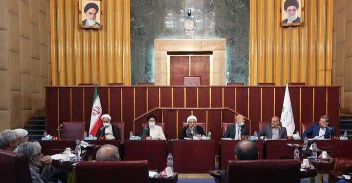 تفويض مجلس القيادة المؤقت الإيراني صلاحية عزل وتعيين القادة العسكريين