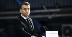 ماكرون يدعو لإبعاد لبنان عن الحرب وإسرائيل تستعد لهجوم واسع عليها