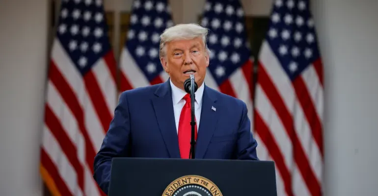 ترمب يدعو الدبلوماسيين الإيرانيين حول العالم لطلب اللجوء والعسكر لإلقاء السلاح