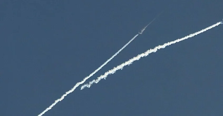 اعتراض صواريخ ومسيرات في الأردن والسعودية وإسرائيل تهاجم بنى تحتية إيرانية