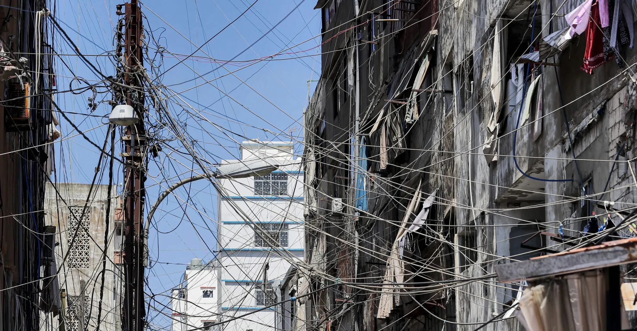 اضطراب الوقود العراقي يهدد كهرباء لبنان
