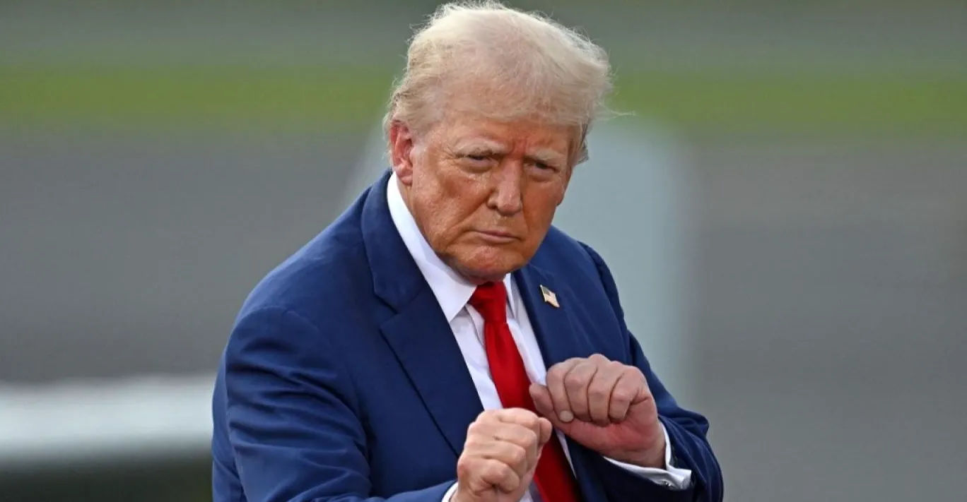 ترمب يعلن تدمير 42 سفينة إيرانية والقضاء على شبكة الاتصالات