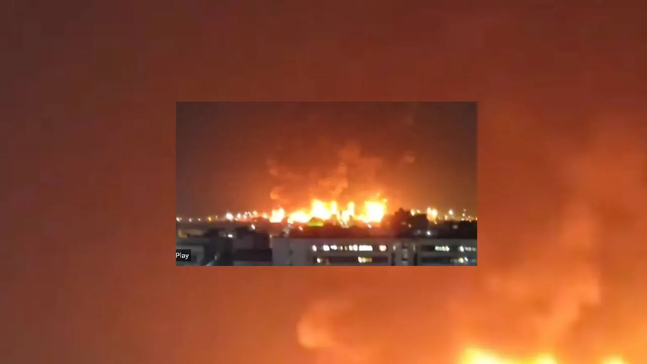 قصف يستهدف مصفاة طهران والحرس يرد على مصفاة حيفا