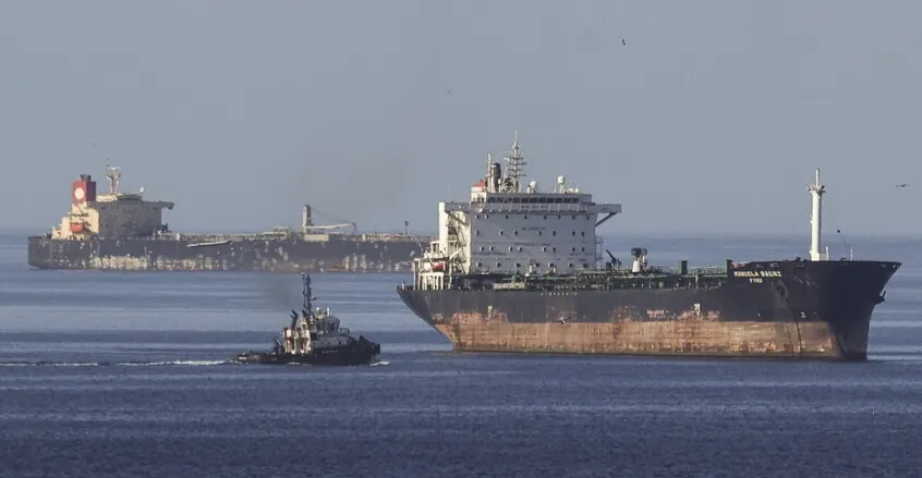 بلومبرغ تكشف نوع السفن المسموح لها بالعبور من مضيق هرمز