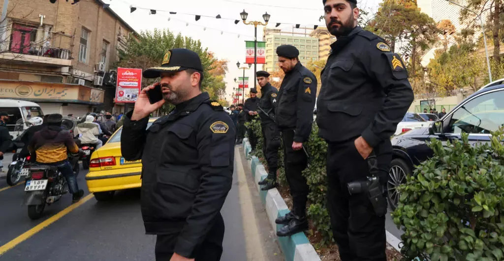 إيران.. ملاحقات قضائية وأمنية ضد "متعاونين" مع الخارج