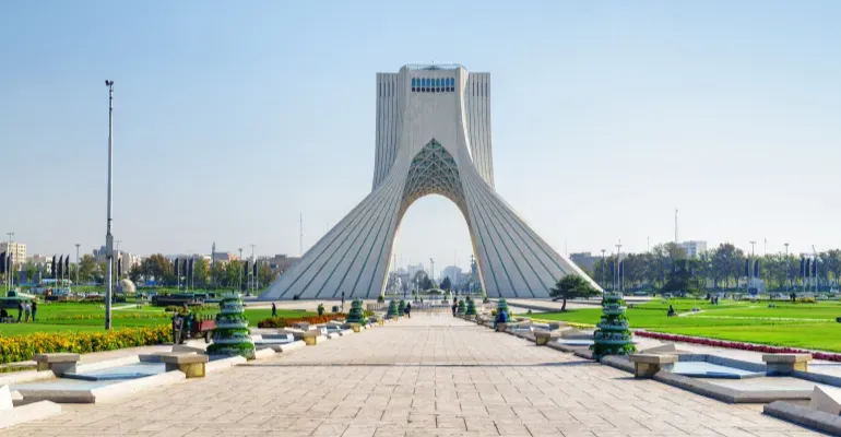 اشتباكات بين مسلحين والأمن وسط طهران