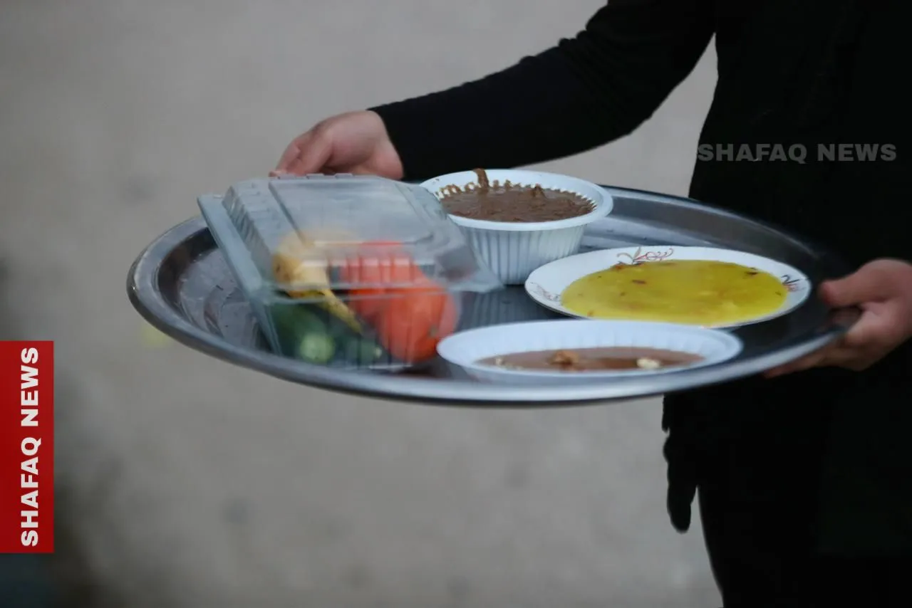 أهالي بابل يحيون روح الكرم الرمضاني بتبادل موائد الإفطار (صور)