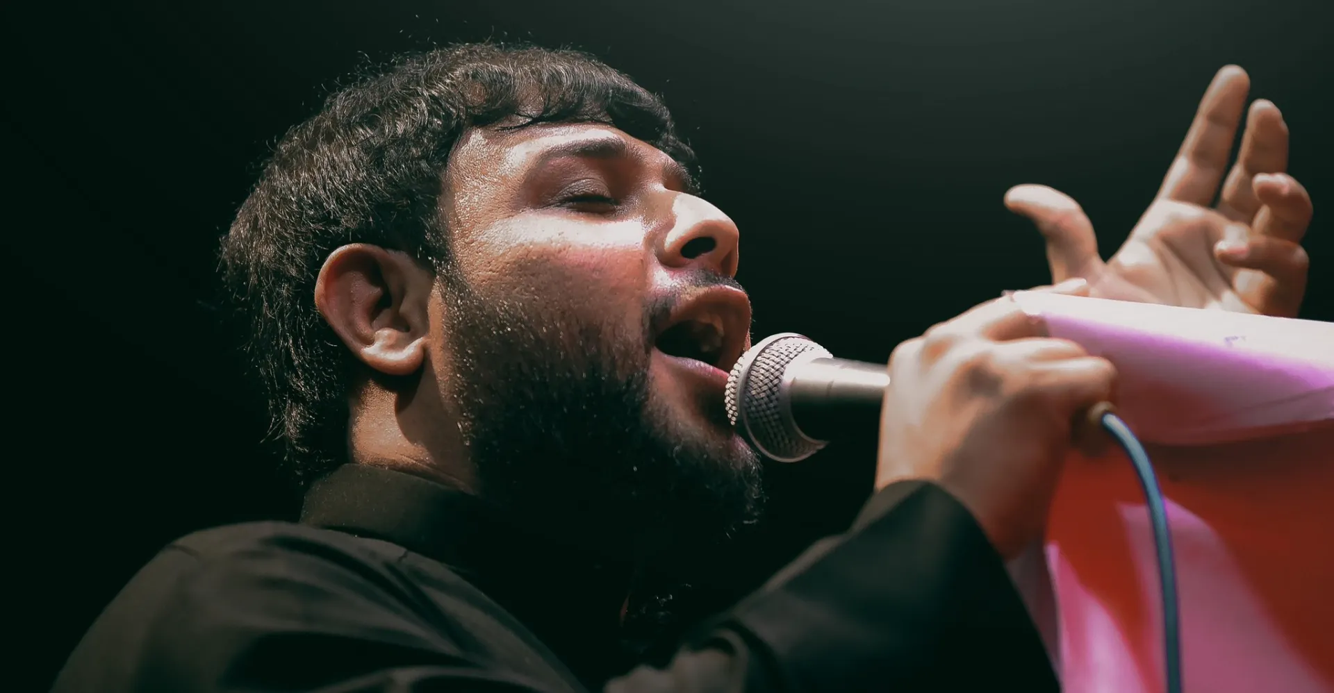 بعد انتقاد الصدر .. "المحتوى الهابط" يطال المنشد "سيد فاقد"