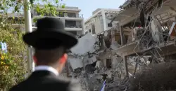 إعلام عبري: صاروخ عنقودي إيراني يتسبب بأضرار واسعة وسط إسرائيل