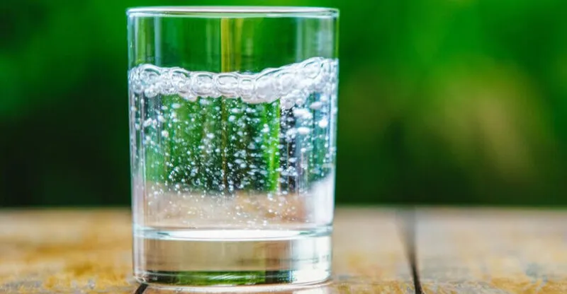 الماء الفوار قد يعزز التركيز ويقلل الإرهاق أثناء العمل