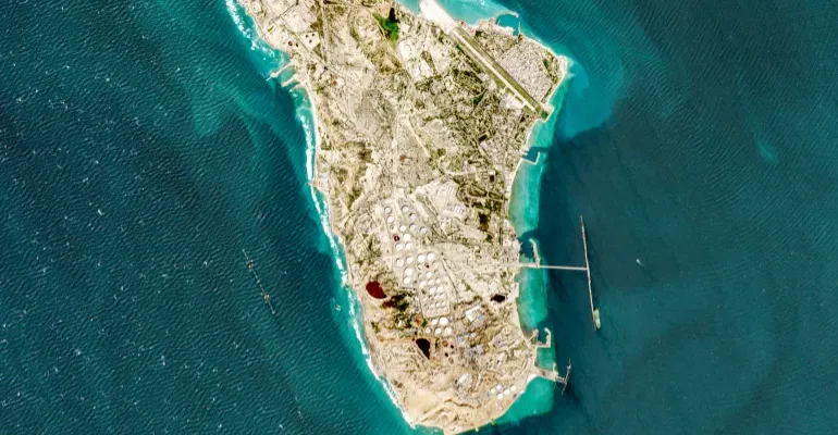 الجيش الأميركي: قصفنا أكثر من 90 هدفاً عسكرياً بجزيرة خارك الإيرانية