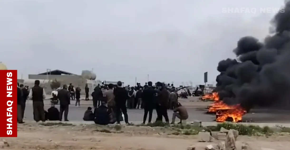 إغلاق طريق "ليلان – كركوك" احتجاجاً على هدم منازل زراعية (فيديو)