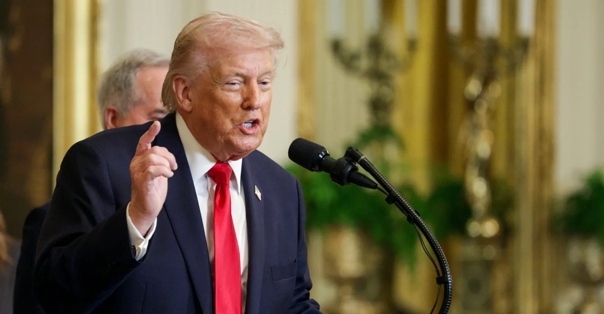 ترمب: دول "كثيرة" سترسل سفناً حربية لتأمين مضيق هرمز