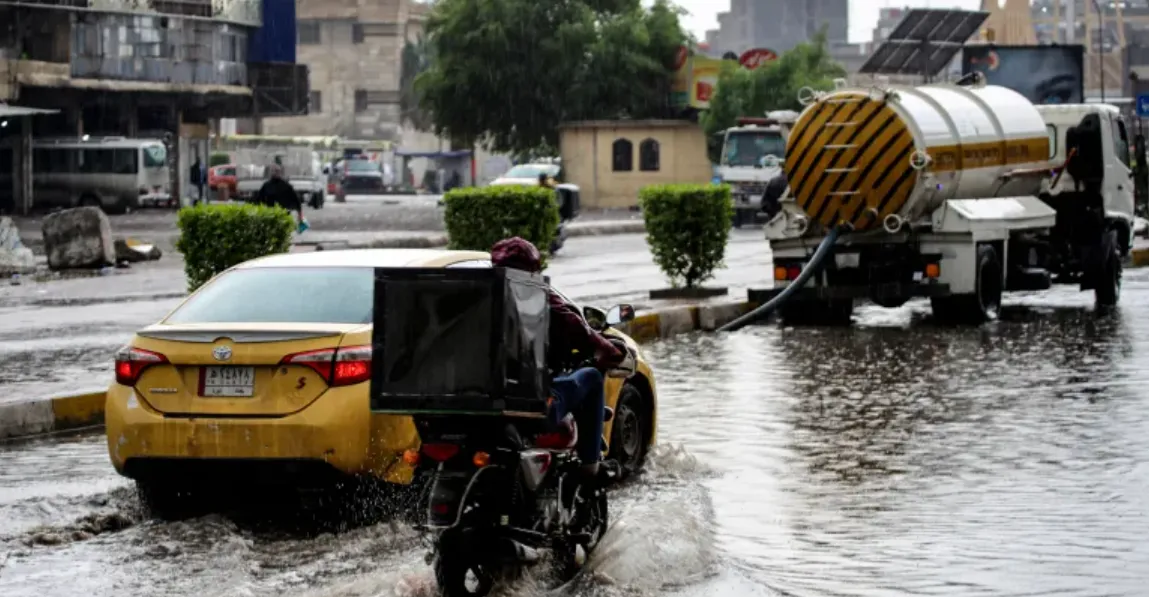 استنفار خدمي واسع النطاق في بغداد لمواجهة الأمطار الغزيرة