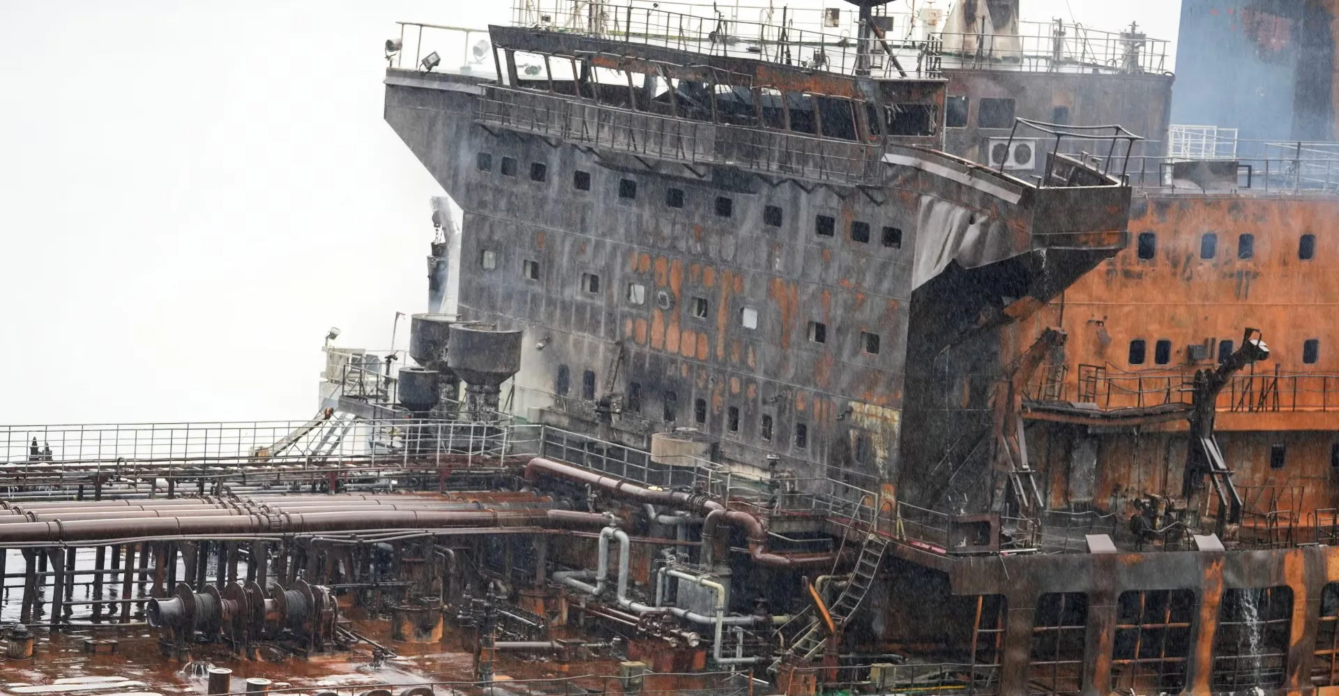 تكتيك عصابات.."البعوض" الإيراني يجر أميركا لحرب استنزاف في هرمز