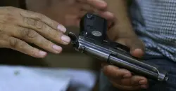 مسؤول يزيد الغموض.. ارتفاع أسعار السلاح في العراق مع تصاعد الحرب (فيديو)