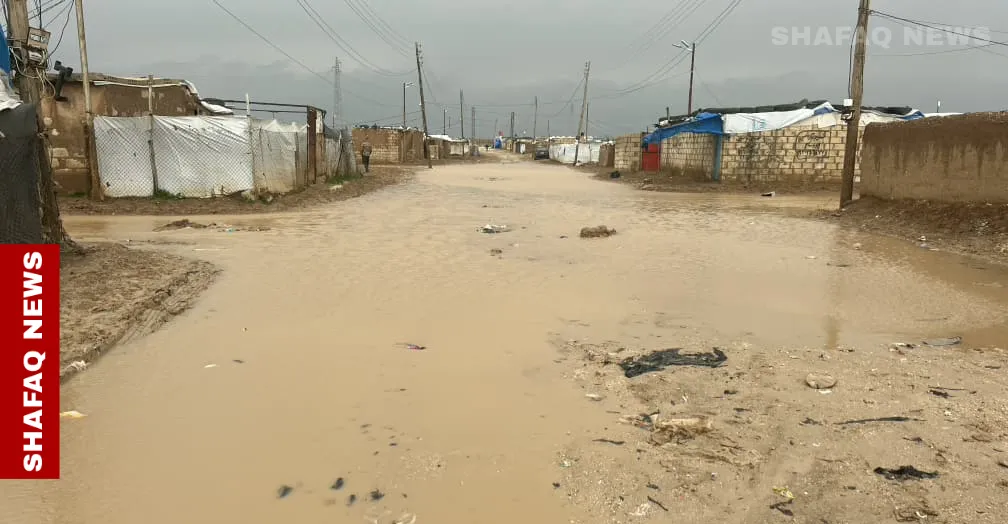 الأمطار تغرق المخيمات ومؤسسة بارزاني تغيث نازحي رأس العين في سوريا (صور)