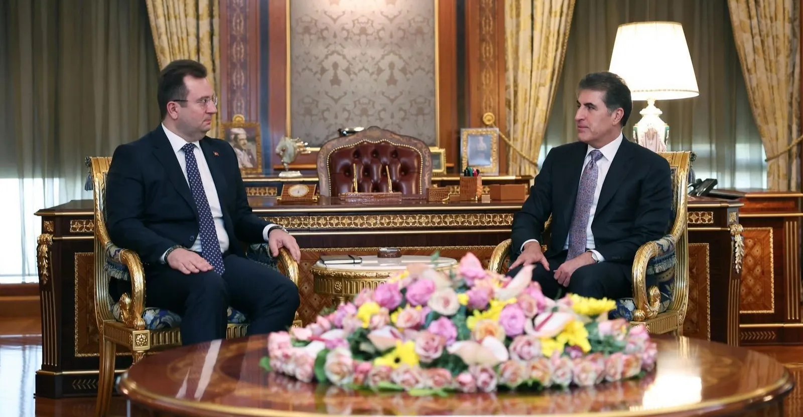 نيجيرفان بارزاني والقنصل التركي يؤكدان على دور الدبلوماسية لمنع اتساع رقعة الحرب