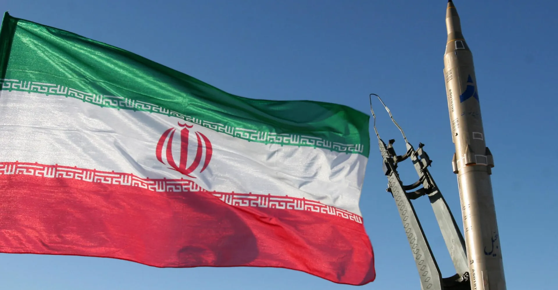 إيران تلوّح بعقوبات على الغرب عبر مضيق هرمز