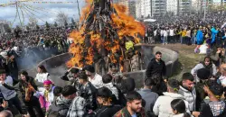 "ديار بكر" تتوهج بنوروز.. آلاف يحتفلون بحضور القيادات الكوردية (صور)