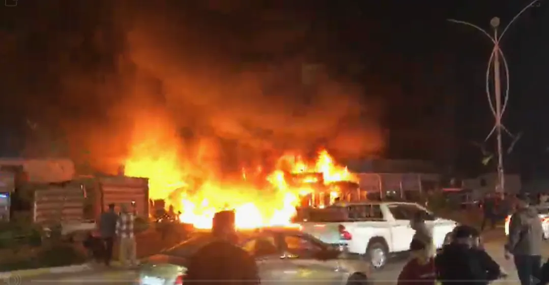 حريق كبير يلتهم مطعماً في الناصرية وإجلاء عوائل عالقة (تحديث)