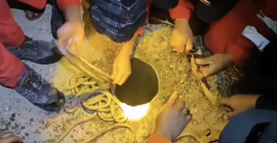 ميسان.. انتشال طفل سقط في بئر بعمق 73 متراً