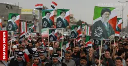 علم العراق وصور خامنئي.. مسيرات شعبية في بغداد دعماً لإيران (صور)