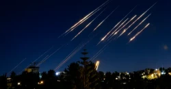 قصف متبادل بين طهران وتل أبيب.. والحديث عن خطة أميركية لوقف القتال