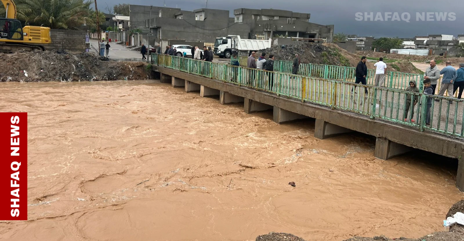 السيول تقتحم سوق جلولاء ومندلي وتقطع الطريق أمام الشاحنات (صور)