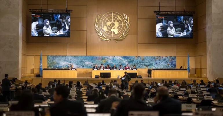 مجلس حقوق الإنسان يدين الهجمات الإيرانية ويطالبها بتعويض دول الخليج