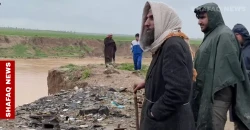 في محافظتين.. انتشال عوائل حاصرتها السيول والبحث يتواصل عن جثة شاب (فيديو)