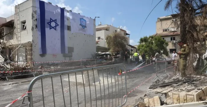 إصابة 9 إسرائيليين بينهم ضابطين باشتباكات مع حزب الله ودوي انفجار في حيفا